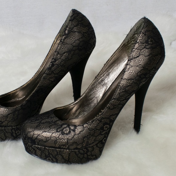 Sigi Zoho Black Heels - Picture 3 of 4